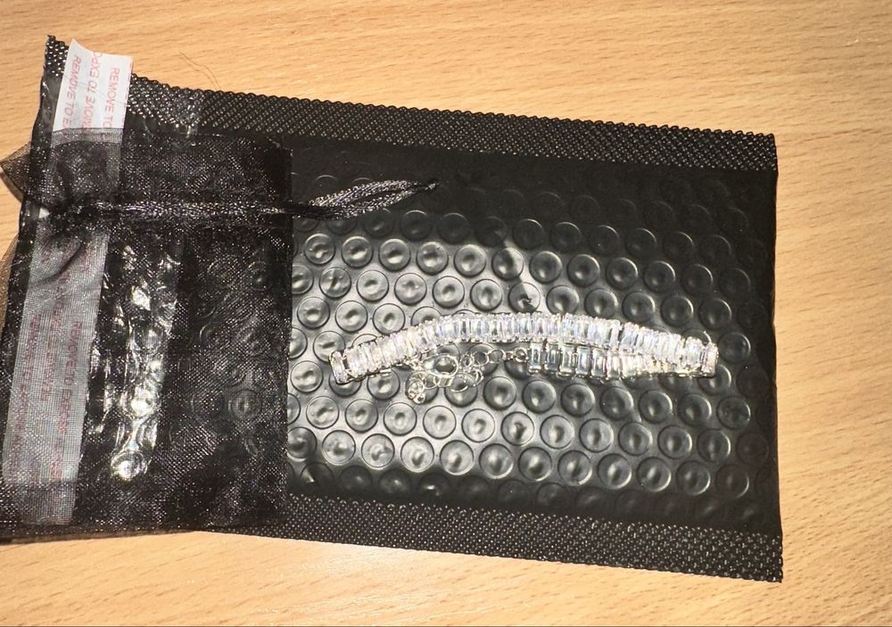 Brățară elegantă din oțel inoxidabil cu pietre strălucitoare
