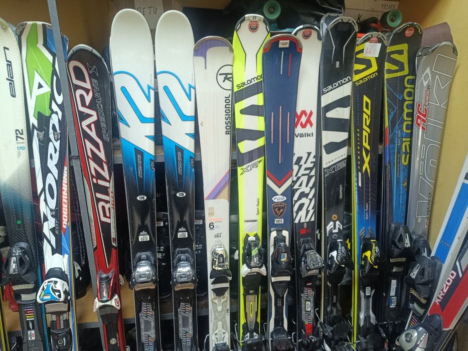 Разпродажба на ски от 100 до 120 лв.