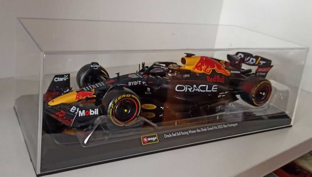 Macheta Red Bull RB18 Verstappen Campion Formula 1 2022 - Bburago 1/24