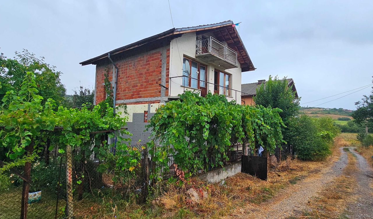 Продава се Къща в с. Ярджиловци, Област Перник - 95 кв.м за 864 €/кв.м - Снимка #4