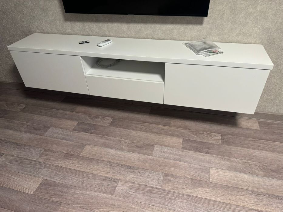 Продам тумбу под телевизор 20000 тенге