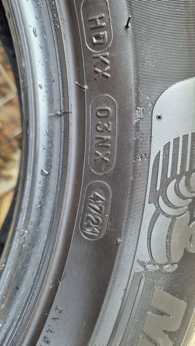 Vând 2 anvelope de vara michelin 215 60 r17