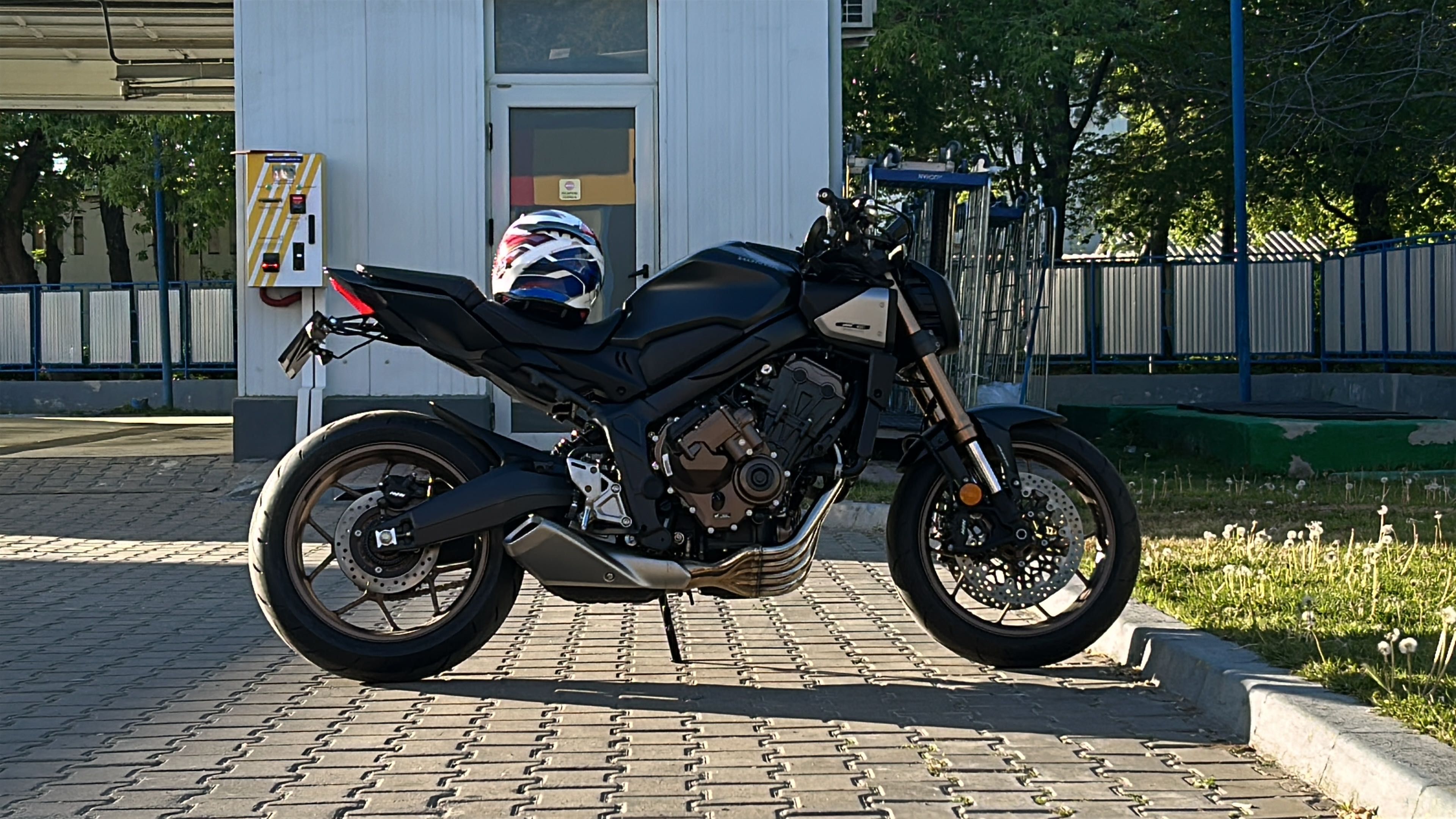 Honda CB650R - 2024- E-CLUTCH