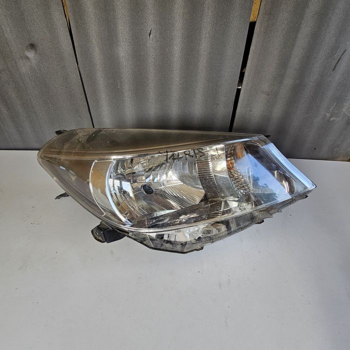 Преден десен фар за Toyota  Yaris 3