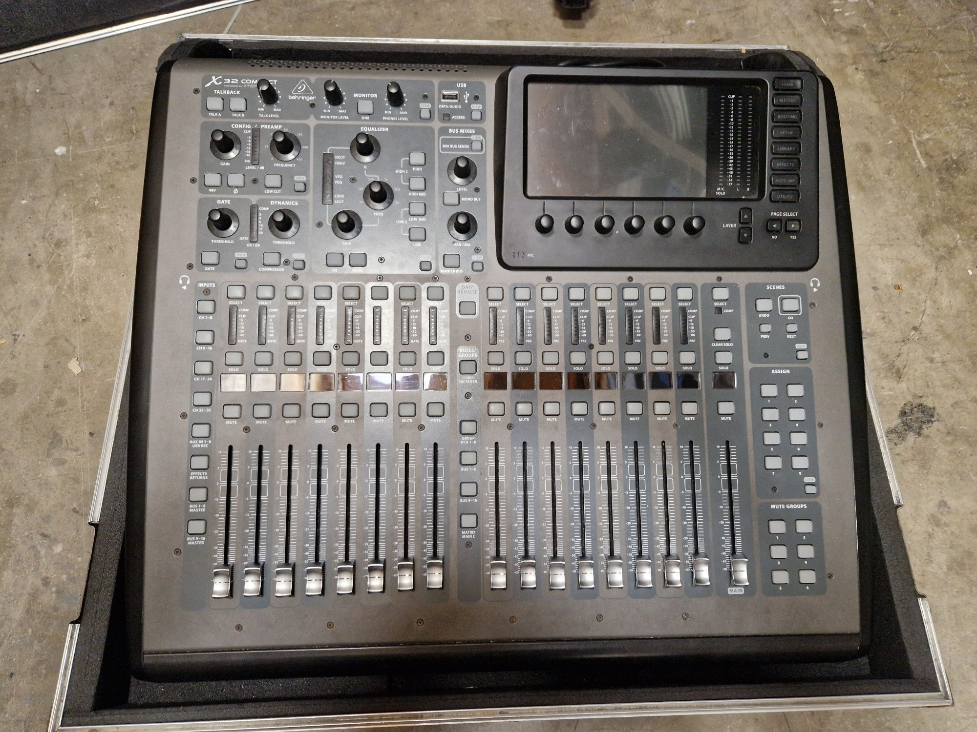 Mixer digital Behringer X32 Compact, case inclus