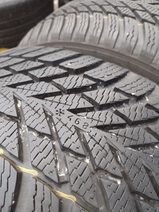 Почти нови 4бр.205/50/17 Nokian Snowproof 2 dot2523