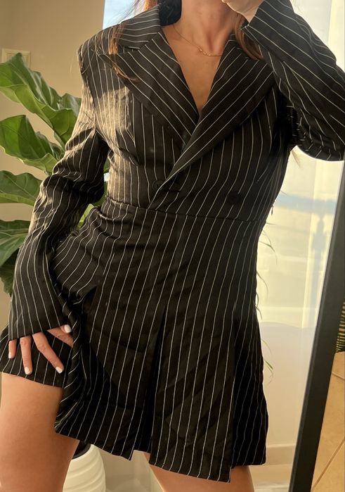 Стилна черна рокля