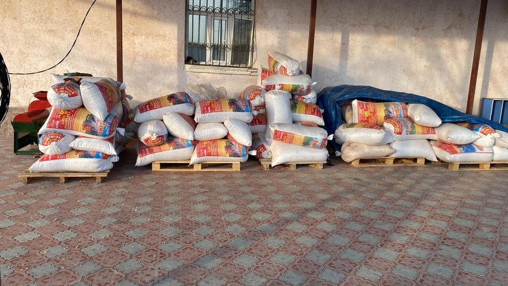 Жүгері дәні бар.