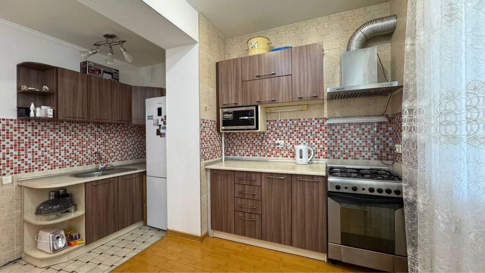 Продается Ц5 ор-р Lacoste, внутри квартала,  3/2/4 70м2 кирпич, ТОРГ
