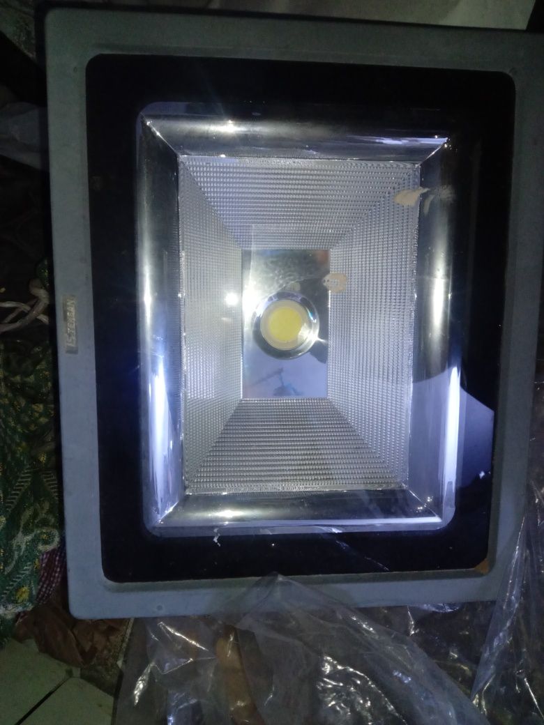 Прожектор 50 W .
