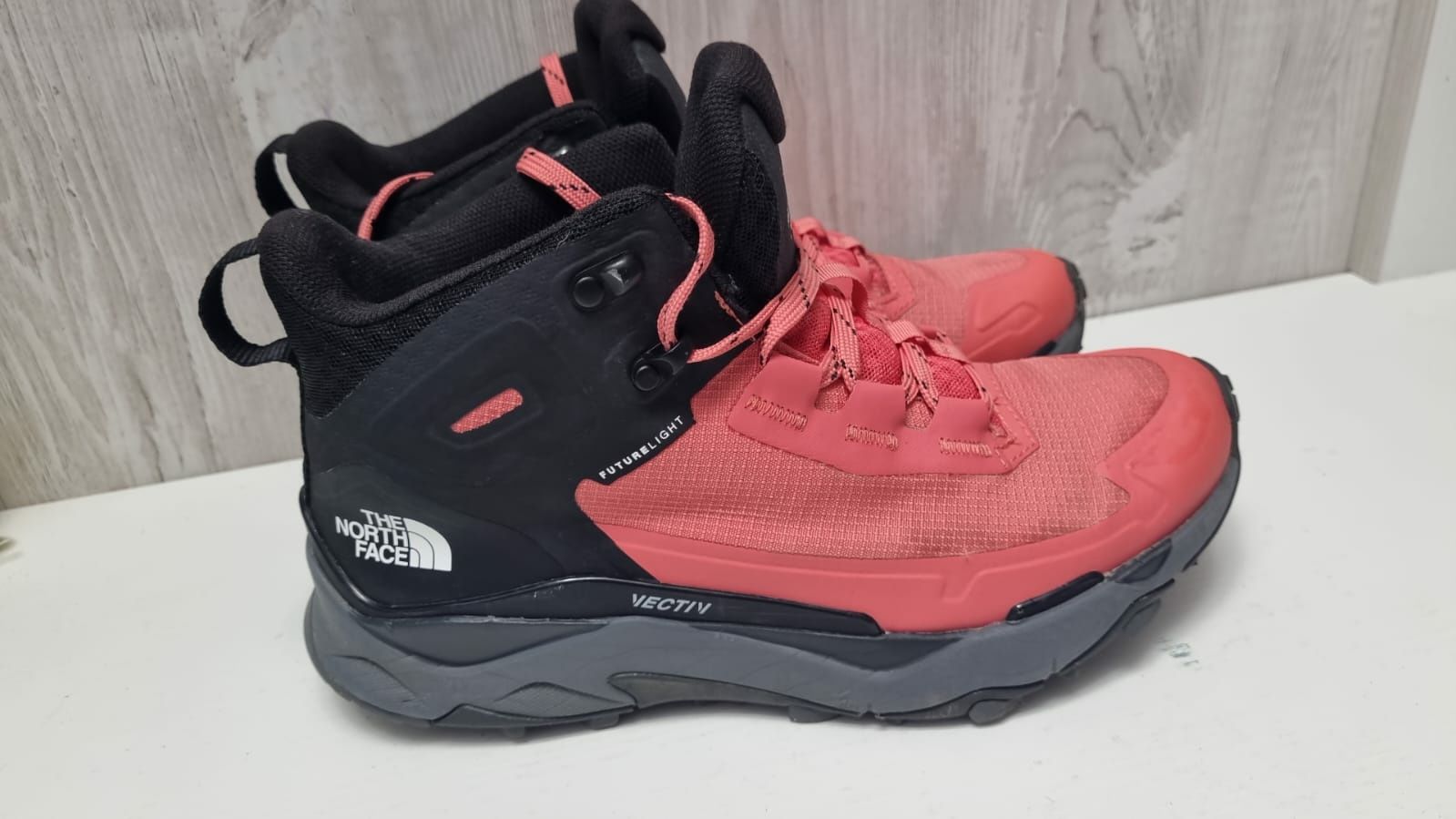 Ghete The North Face Vectiv Exploris Mid Impermeabil marime 38.5