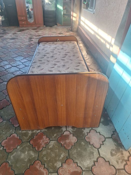 Продам два одиноковых кровати в хорошем состоянии