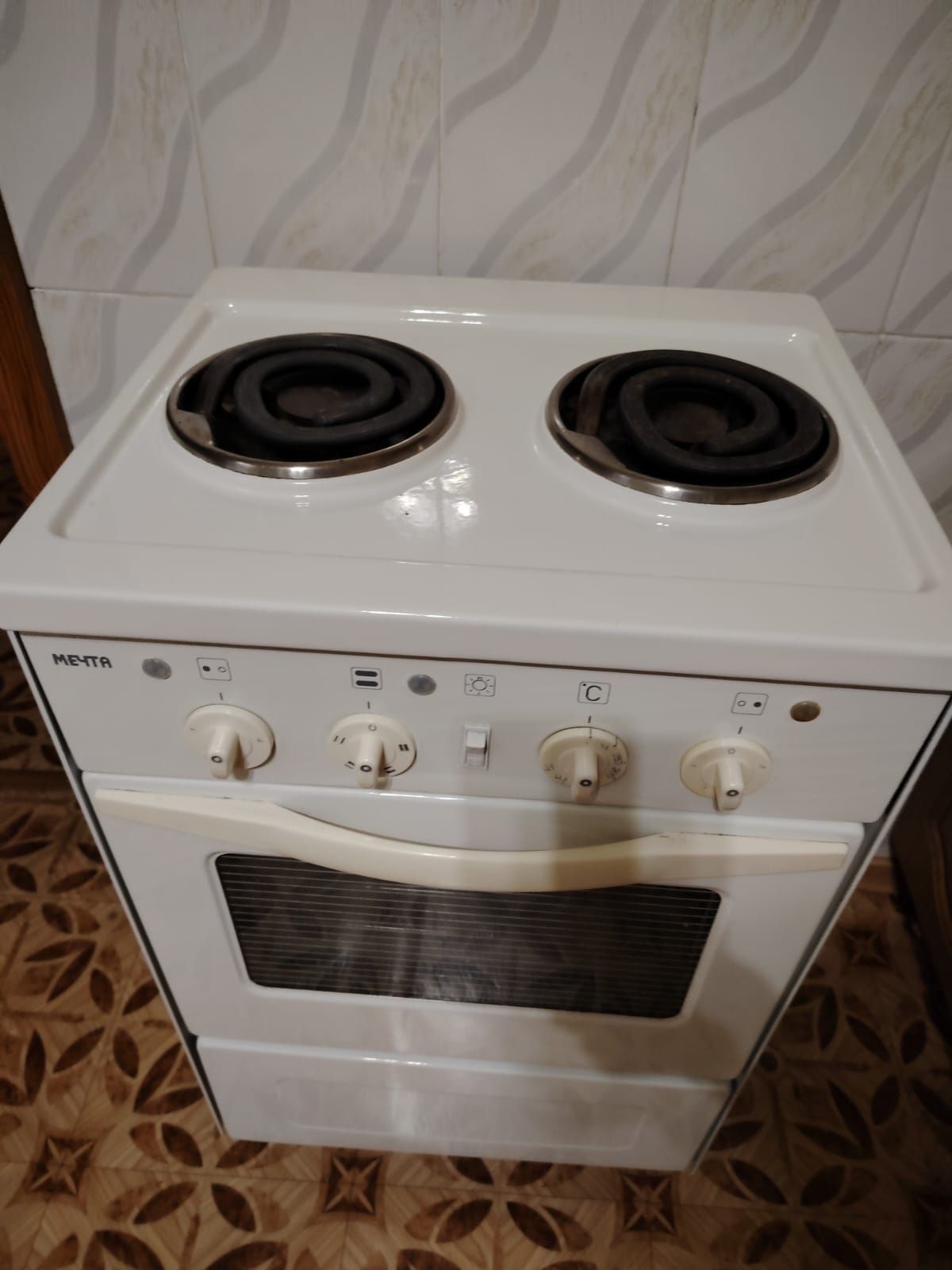 Распродается всвзяи в переездом