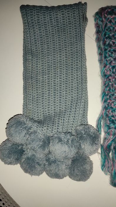 Дамски шалове и шапки