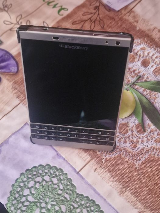 BlackBerry passport silver edition