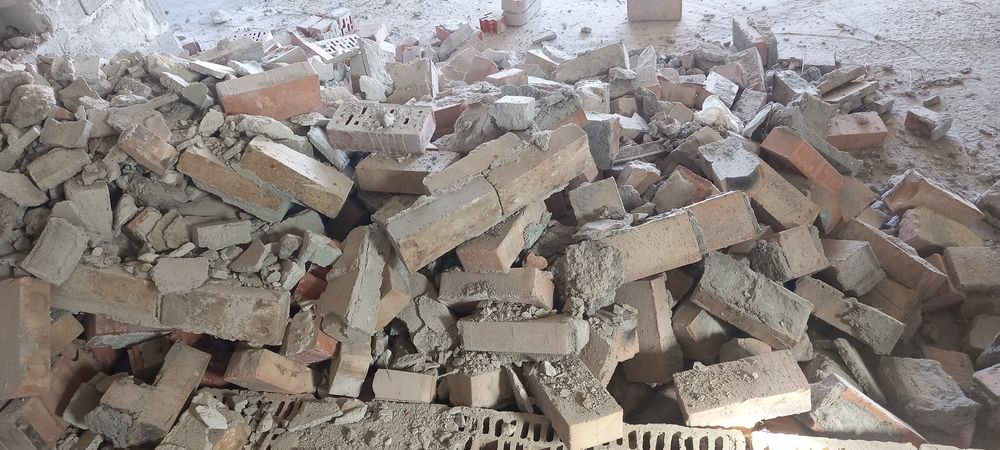 Ofer gratuit caramida din demolari. Donez