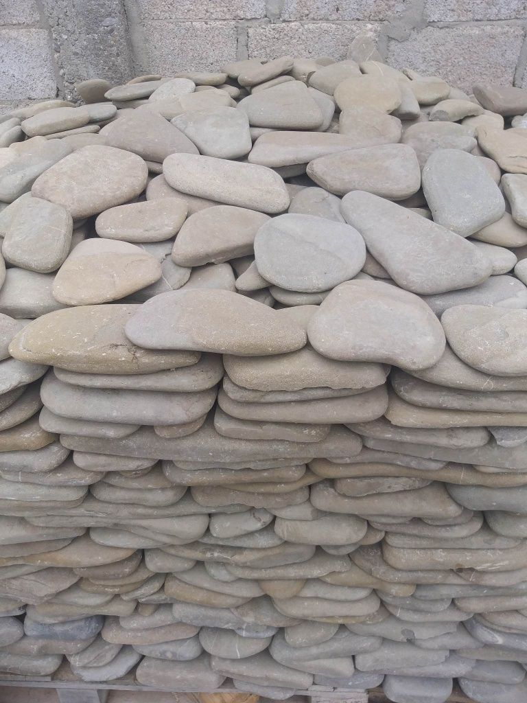 Vand si montez piatra naturala de pavat