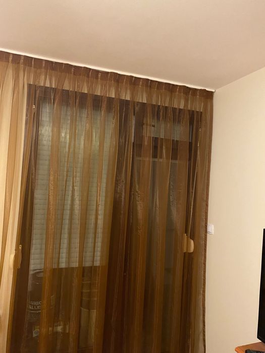 Пердета от оганза  с рамери дължина на релса 188 см, височина 240 см.