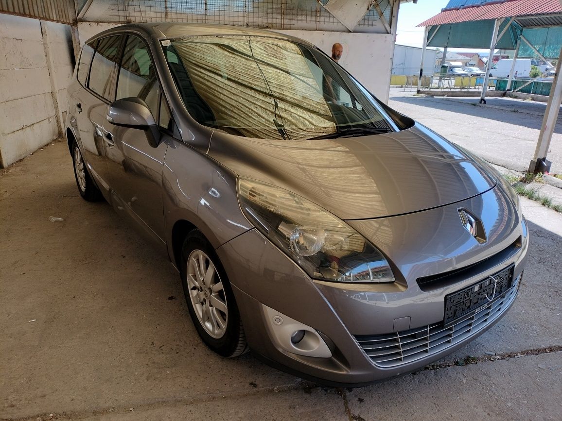 Renault Grand Scenic 2010 întreținută