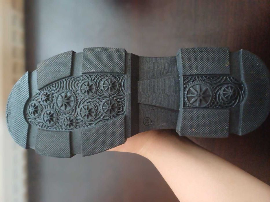 Продавам зимни боти, неразличими от нови.