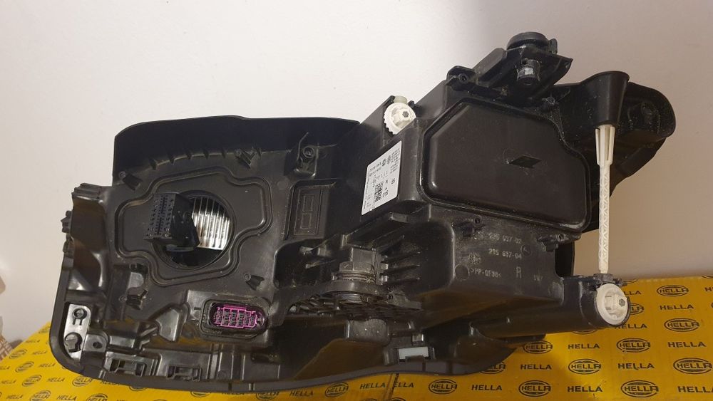 Far dreapta full led adaptiv VW Touareg 3