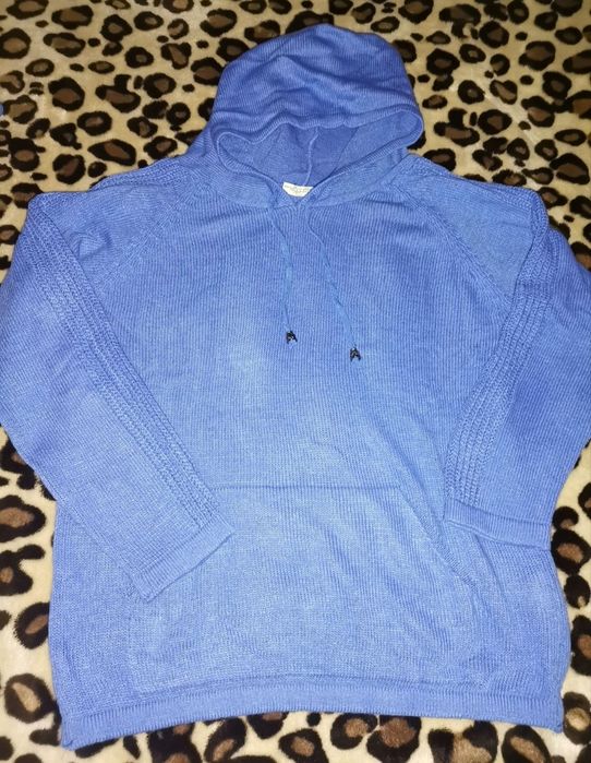 Trening mărimea S-M, din tricot stare foarte bună, de culoare albastra