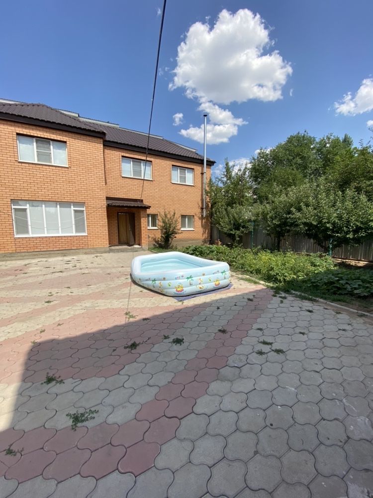 продам дом центре  города в элитном районе два коттеджа