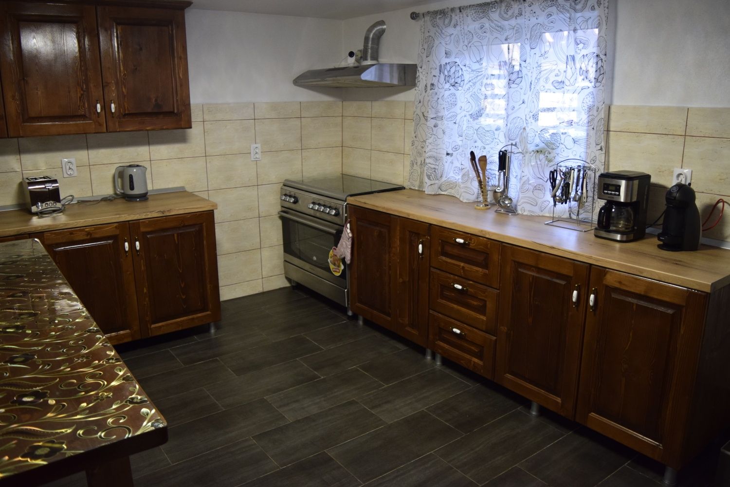 Casa Eby se închiriază la 100 lei persoană sau integral la 2000 lei.