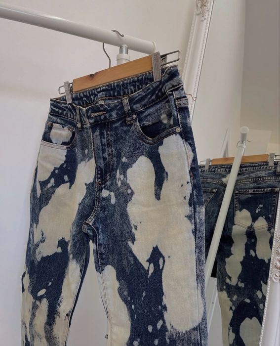 Дамски дънки тип “петна”