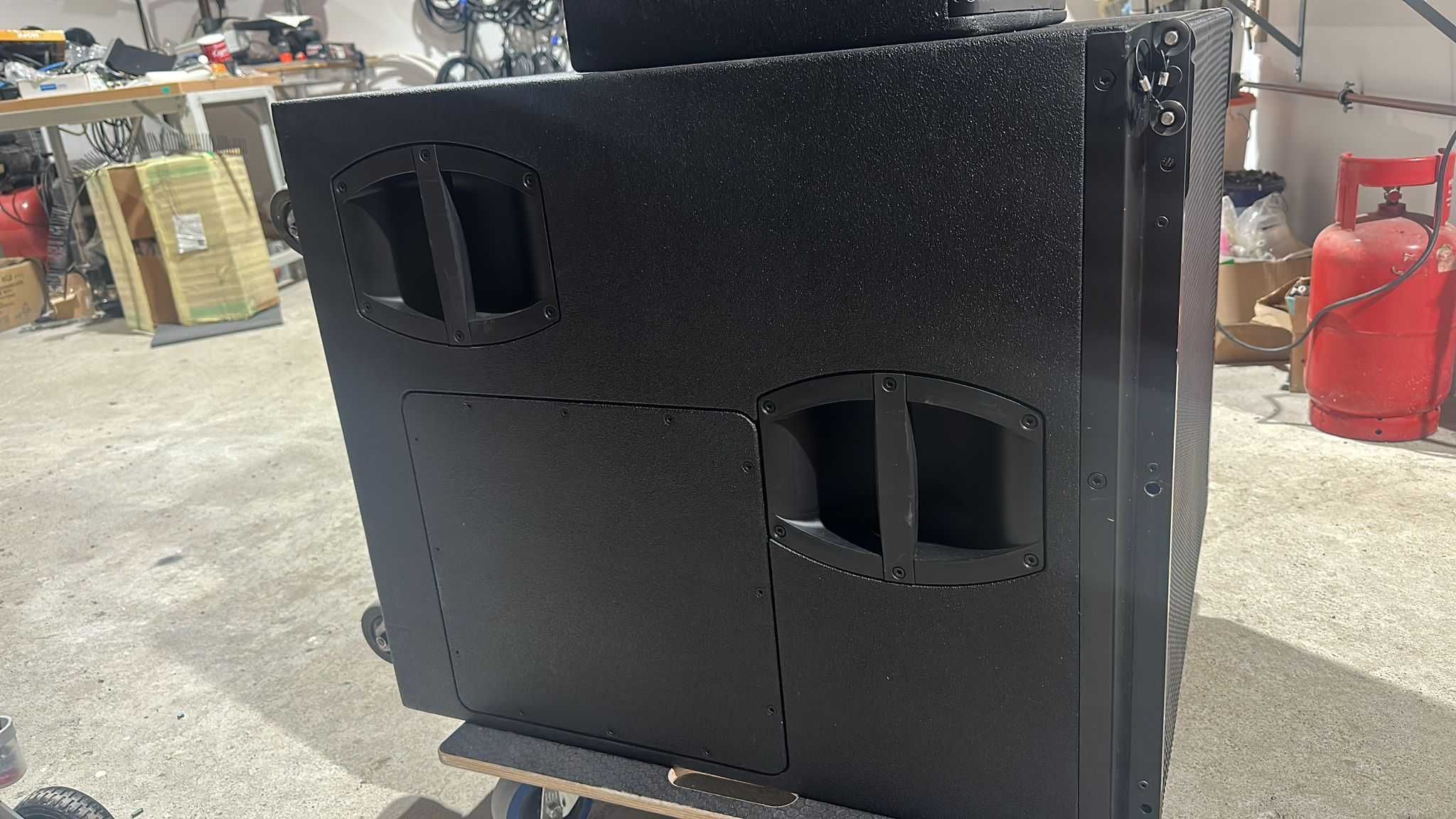 vand o pereche de basi V sub D&B audiotechnik 9500 euro