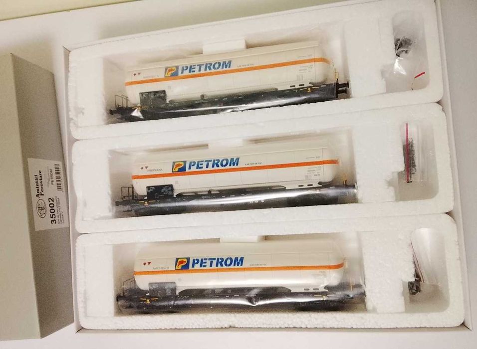 Set trei vagoane cisternă CFR PETROM Amintiri Feroviare 35002 Nou H0