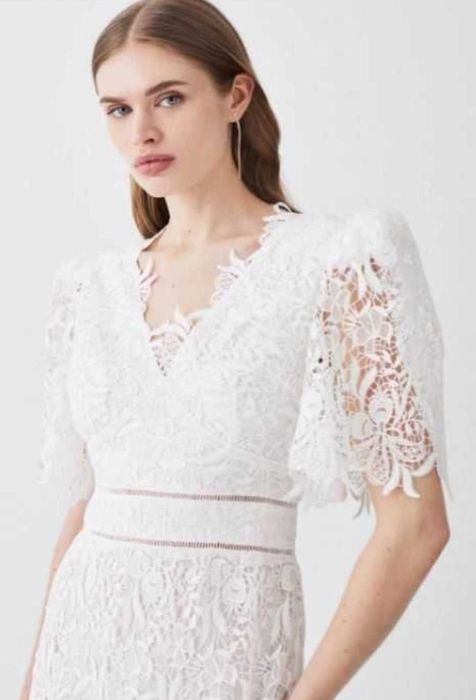 Бяла рокля Karen Millen с гипюрена дантела