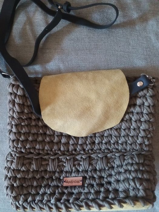 Симпатични чанти в търсене на нов дом