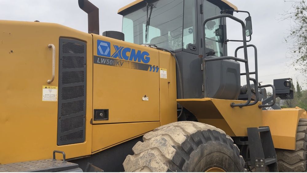 Услуги погрузчика в аренду 3 куб и 2 куб, три в одном петушок