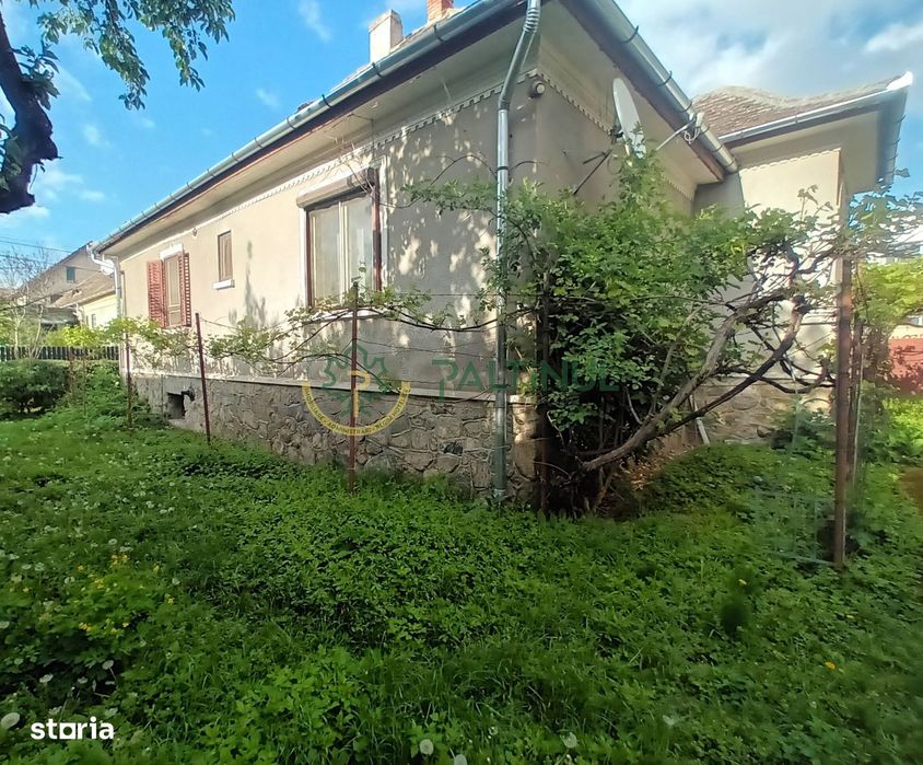 Casă 3 camere de închiriat – central, 128 mp utili, curte 580 mp, Sibi