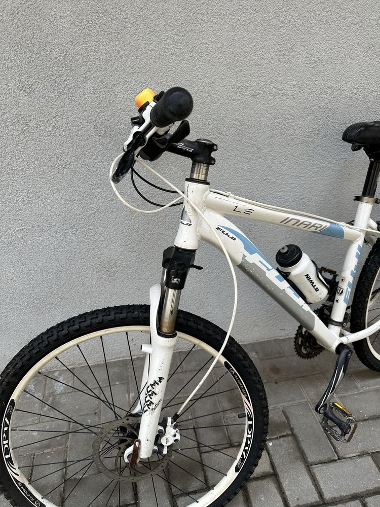 Bicicleta Fuji, roti 26, cadru aluminiu, frane hidraulice pe disc