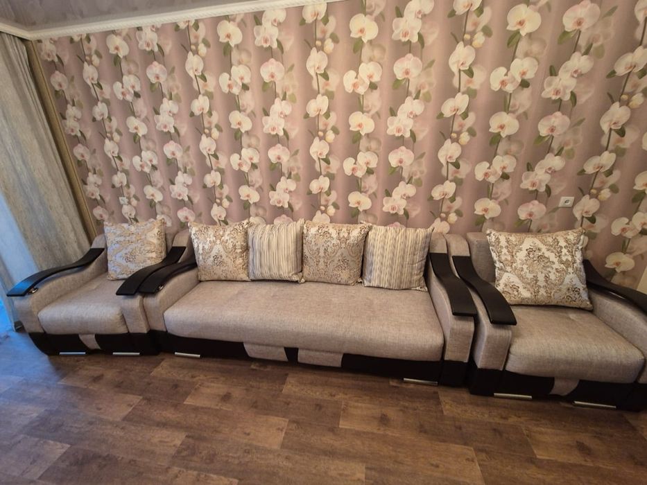 Продам диван и два кресла