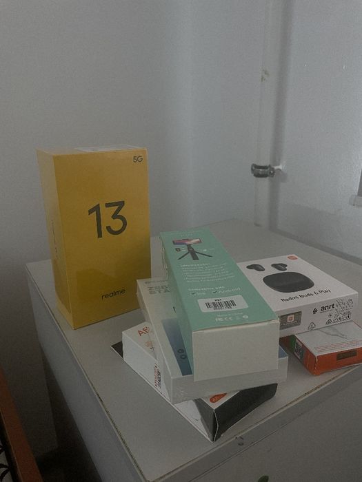 Realme 13 с гарантией, наушником, и подставкой