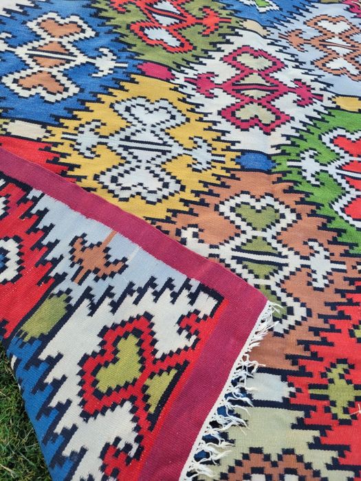 Covor vechi oltenesc cu forme geometrice