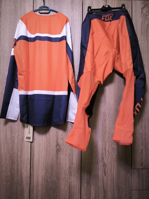 Мото екипи Fox и Mendlor