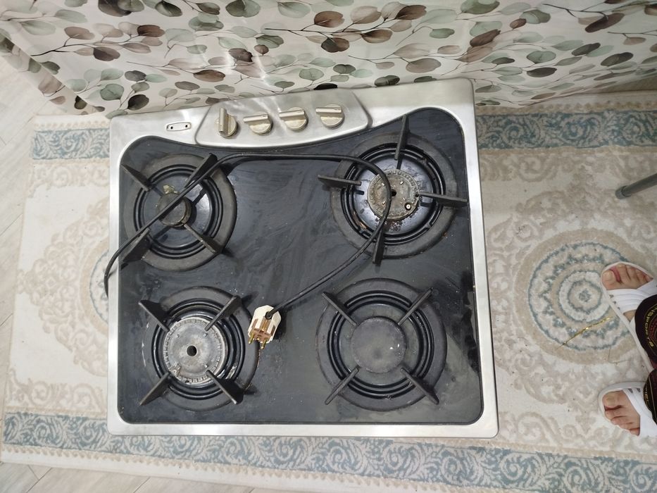 Продам газовую плиту