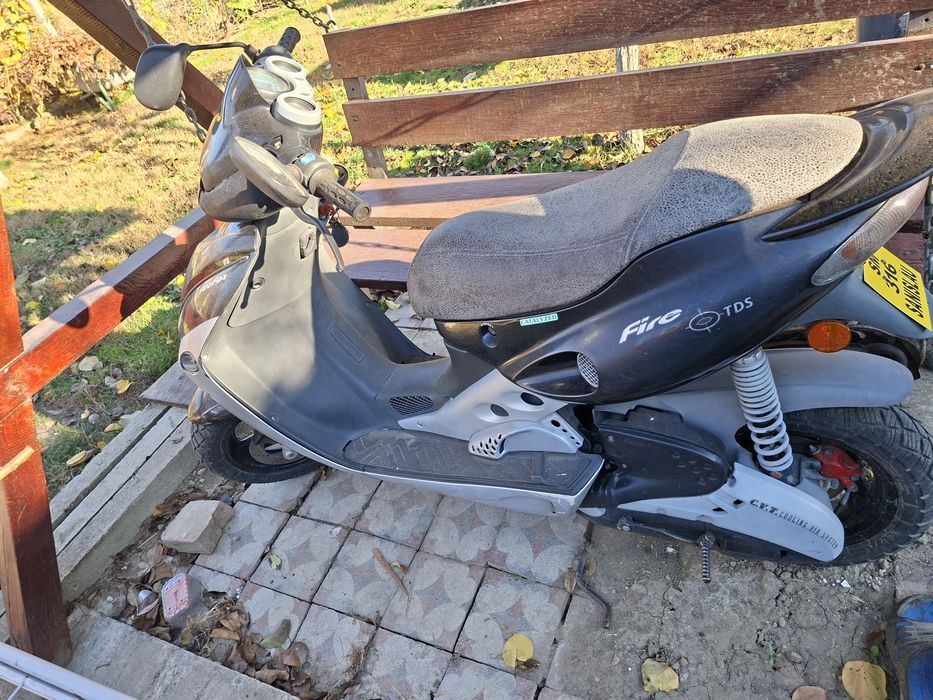 Scuter pe benzina de 49 cm