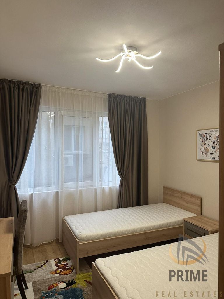 Дава се под наем Тристаен апартамент в Бургас, Възраждане - 110 кв.м за 663 € - Снимка #14