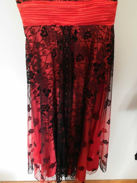 Червена официална рокля