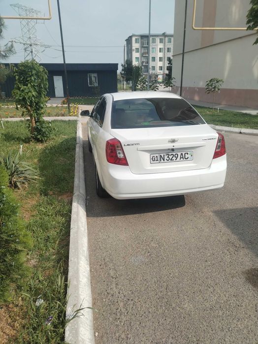 Срочна сотилади Lacetti 1.6