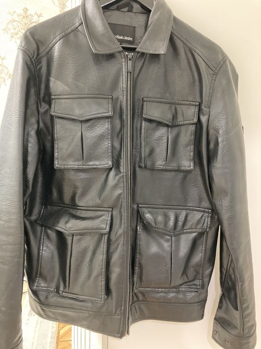 Продам Кожанная куртка Calvin klein.Состояние отличная без деффектов..