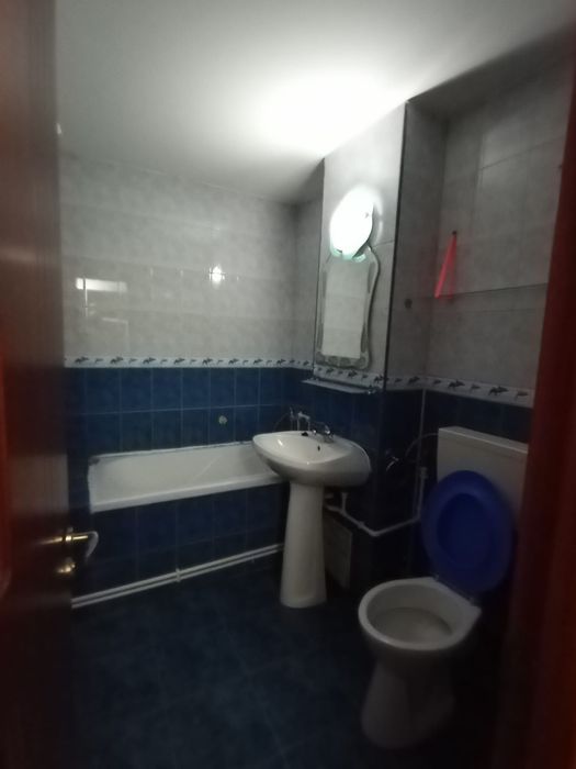 Vand  ap .2 camere,Zona Pod. Rm.Sarat,