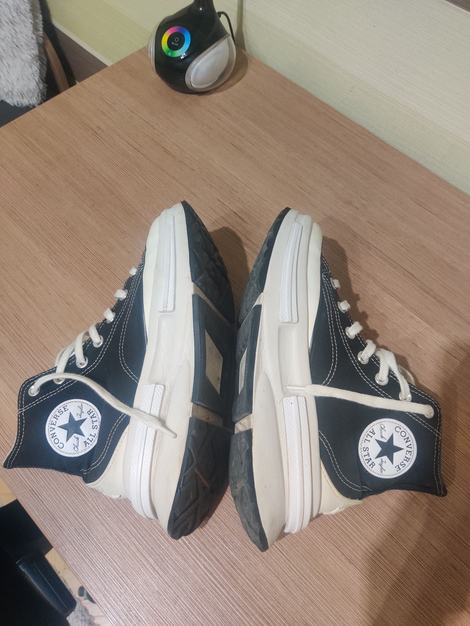 Converse, New balance 9060