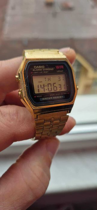 Продавам часовник CASIO