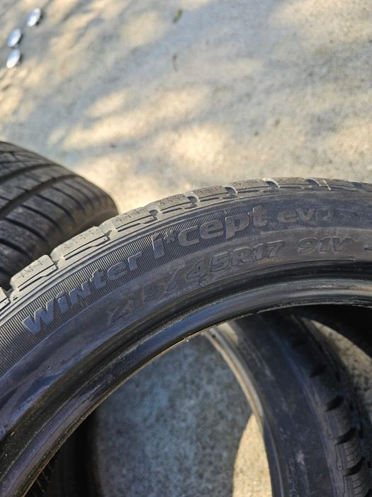 Anvelope iarna HANKOOK, 215/45/17 , in stare buna, profil bun